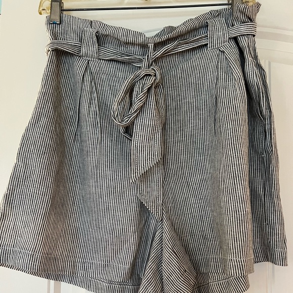 Max Studio pinstripe shorts and jacket - Picture 2 of 3